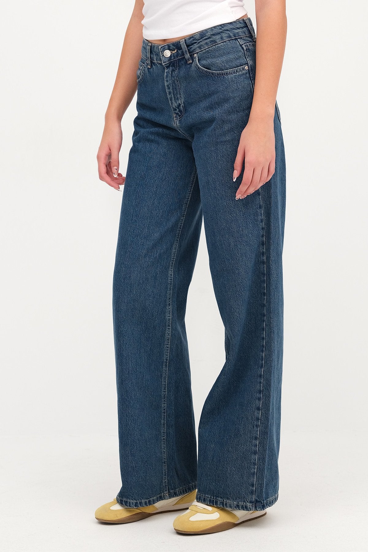 Tint_High-Waist-Jeans-With-Wide-Leg-addax