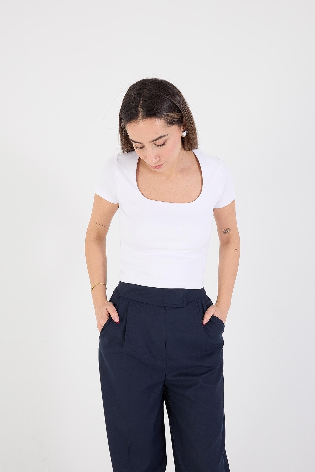 White_Square-Neck-Basic-Blouse-With-Short-Sleeve-addax