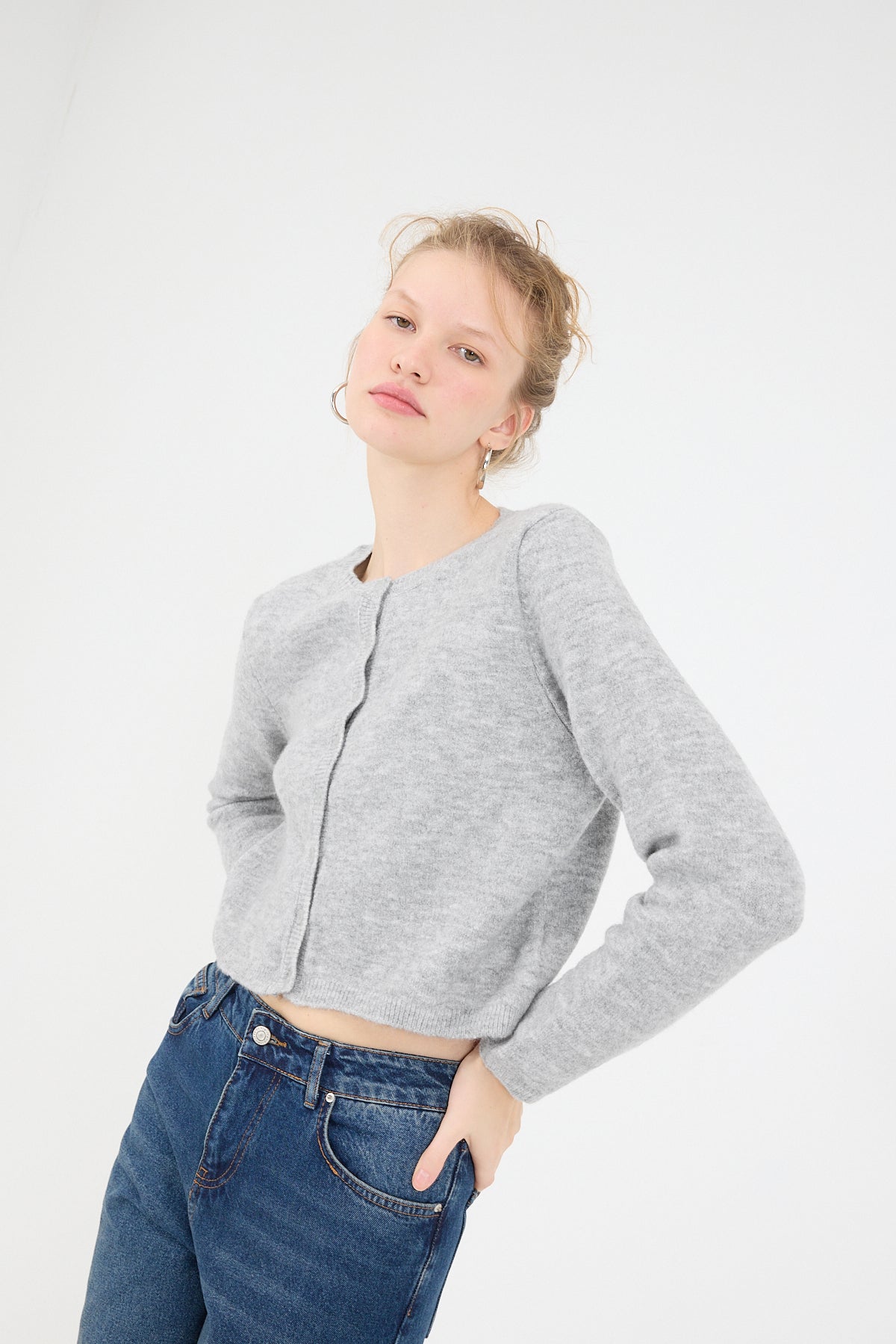 Grey_Crew-Neck-Buttoned-Knitwear-Cardigan-addax