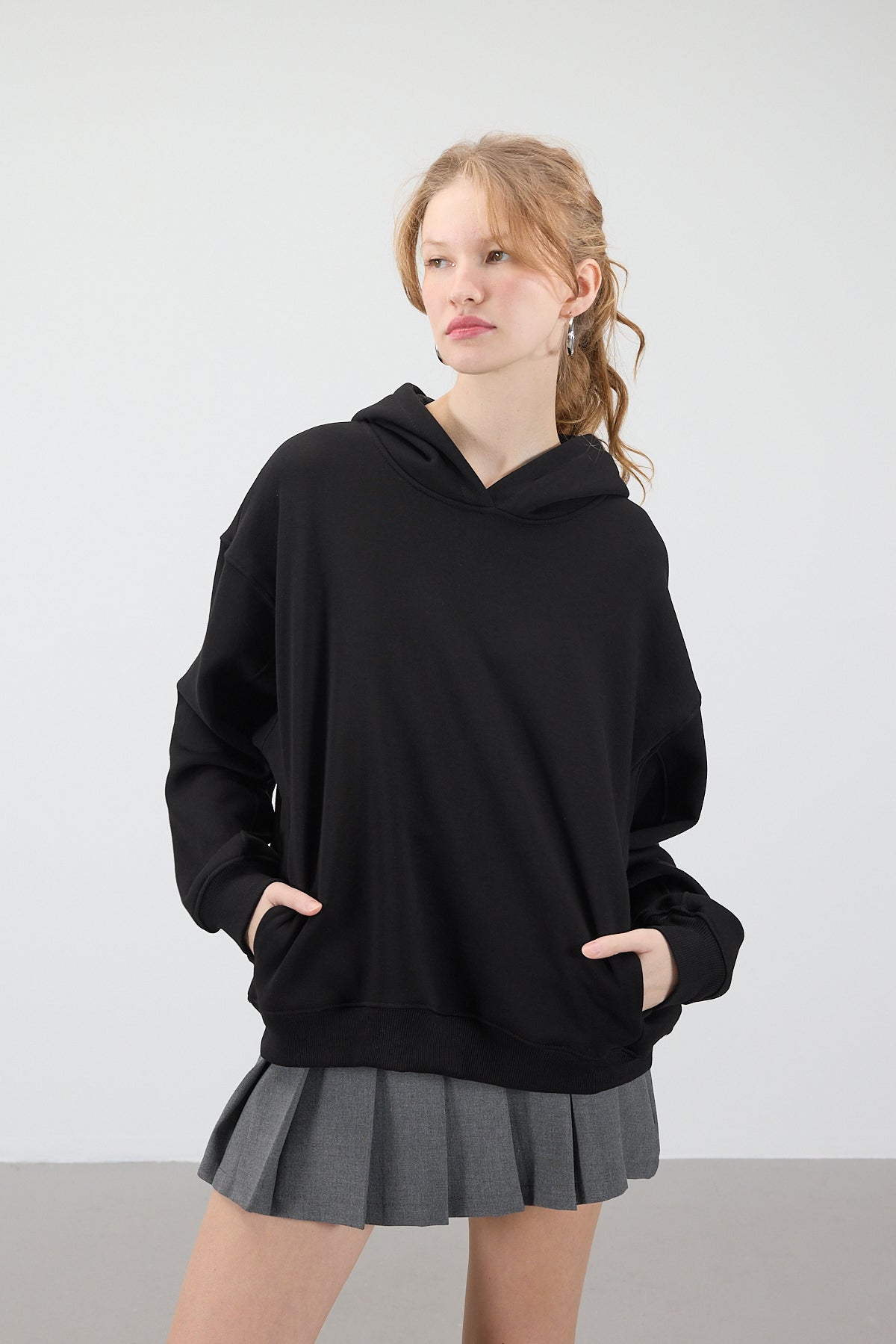 Black_Hooded-Ribbon-Sweatshirt-addax