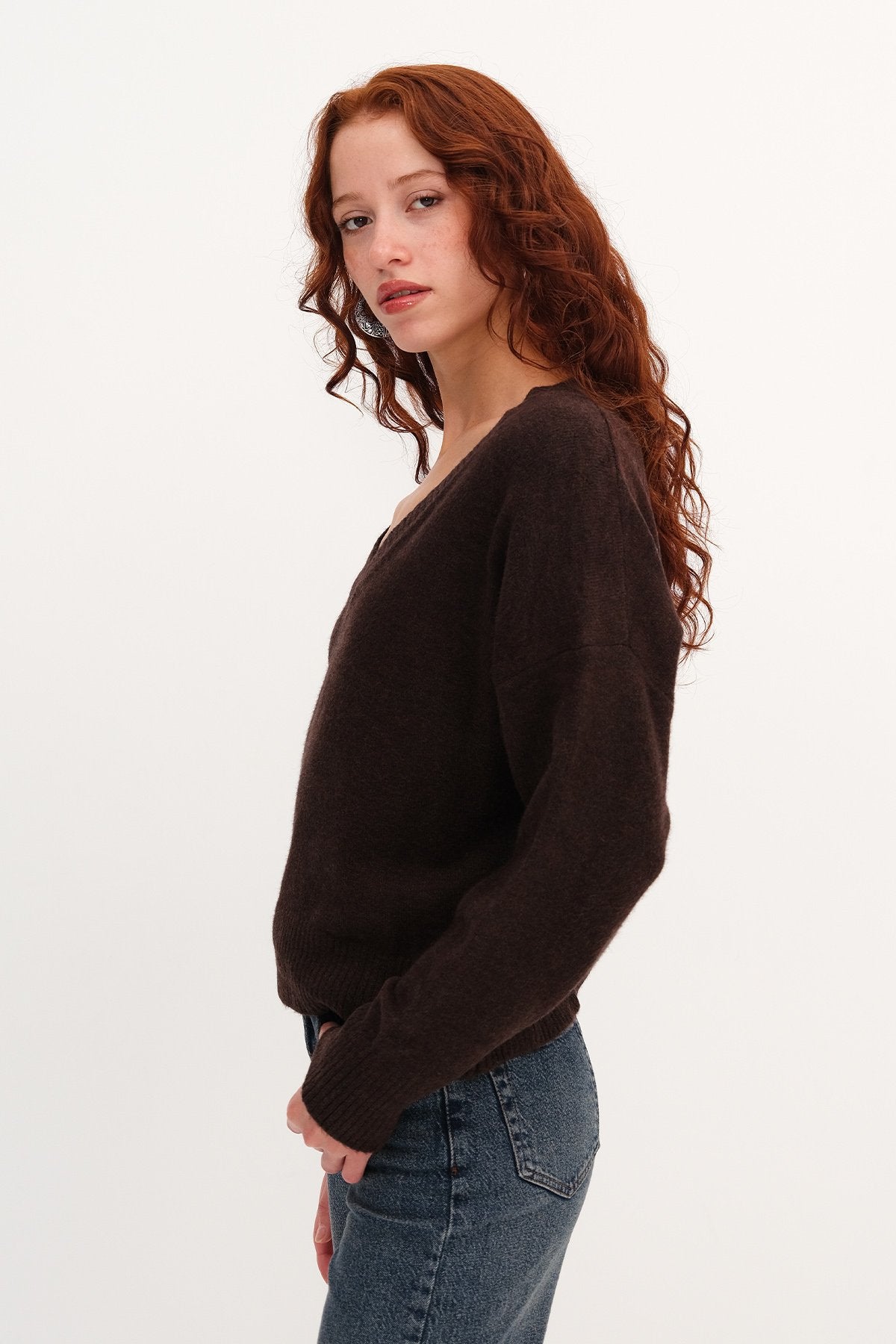 Bitter-Coffee_V-Neck-Long-Sleeve-Knitwear-Sweater-addax