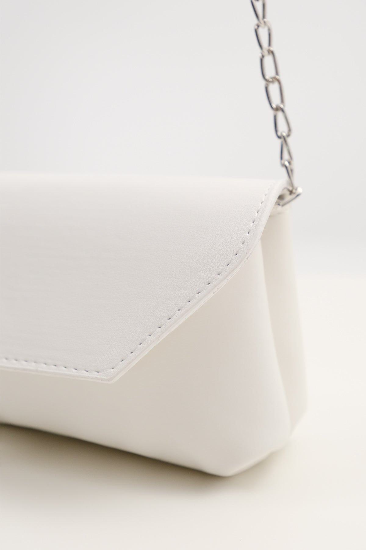 White_Shoulder-Bag-with-Strap-addax