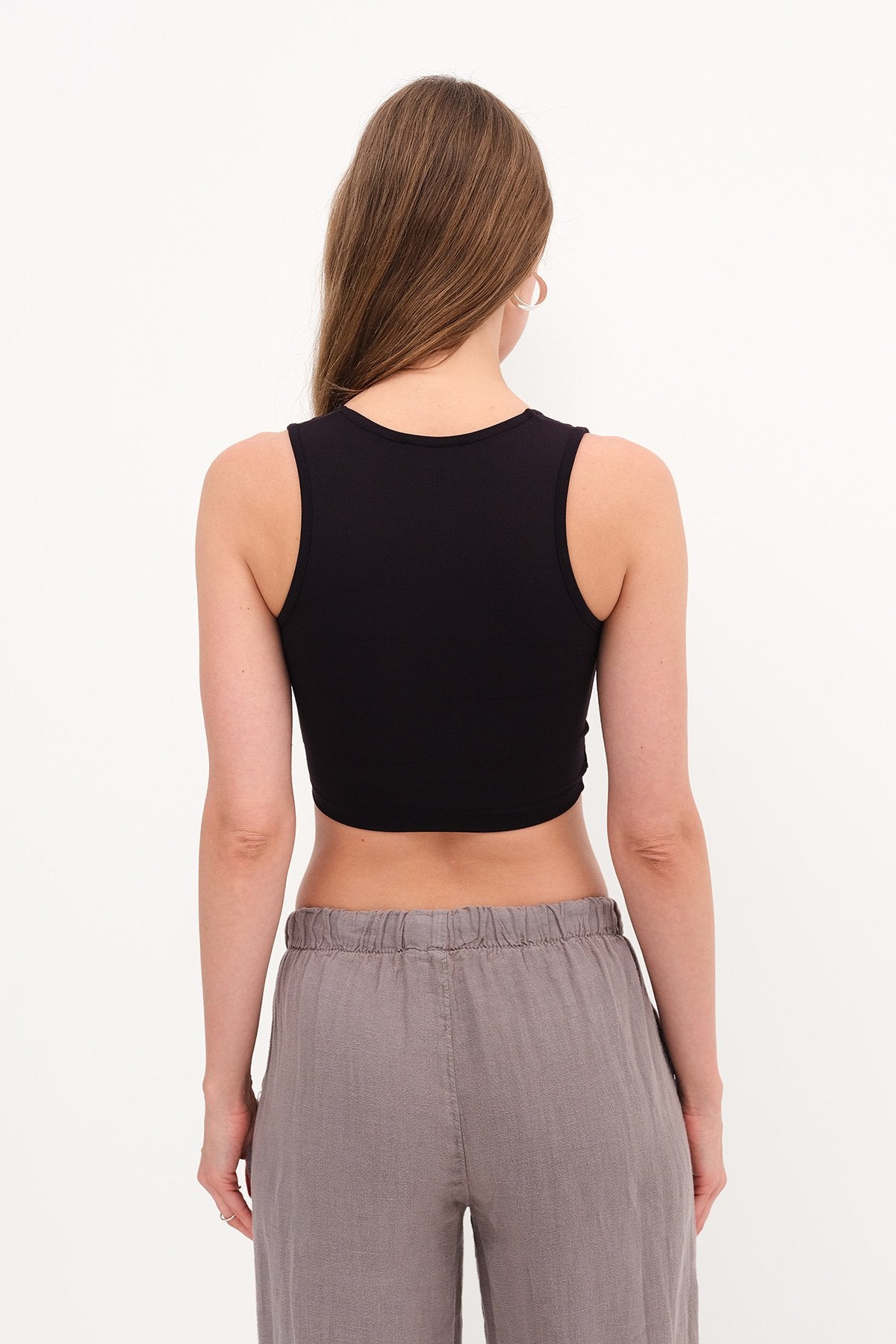 Black_Crop-Tank-Top-with-Knot-Detail-addax