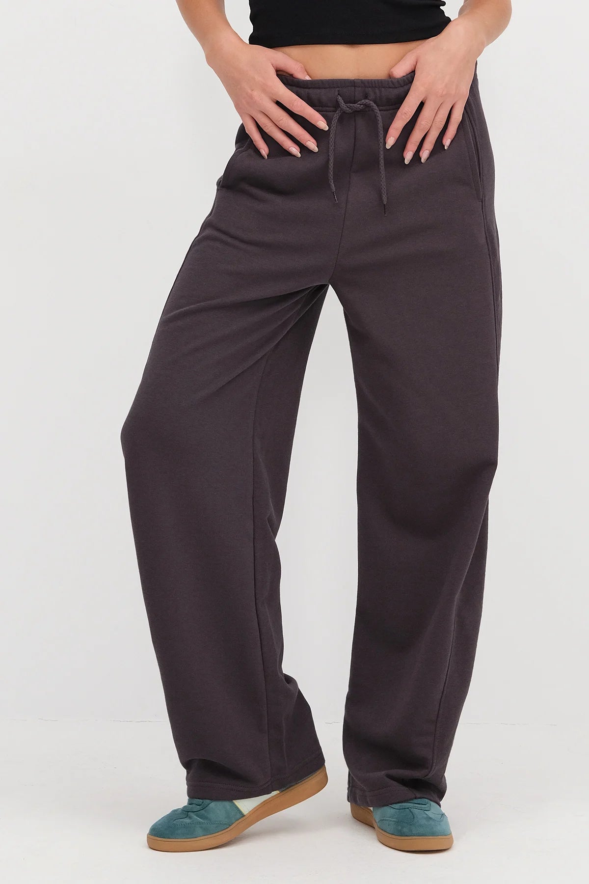 Soft-Brown_Wide-Leg-Sweatpants-with-Pockets-addax
