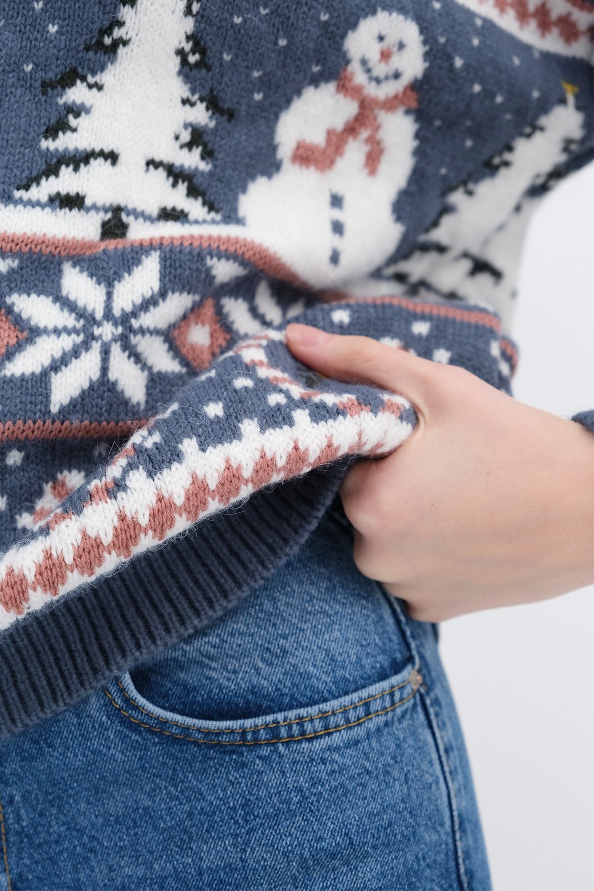 Indigo_Christmas-Themed-Knit-Sweater-addax