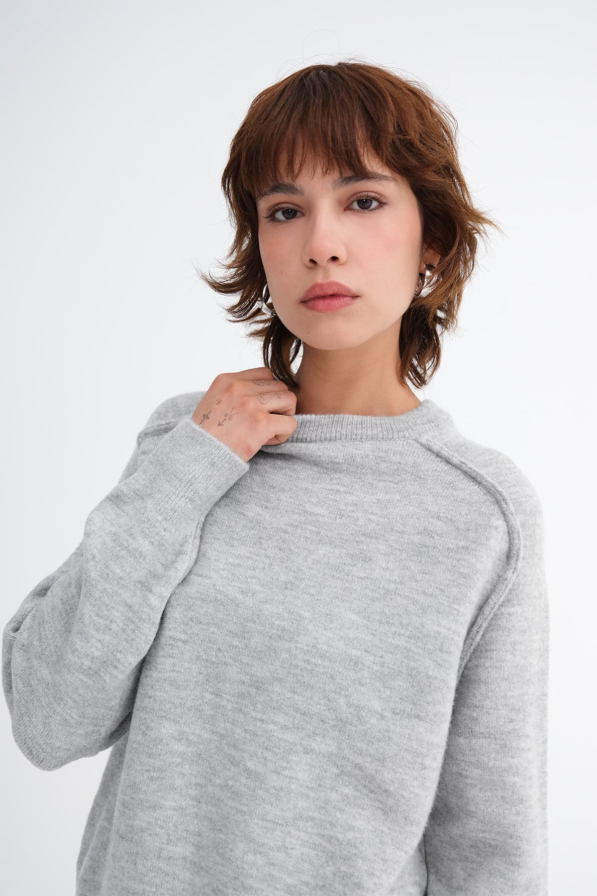Snow-Melange_Crew-Neck-Knit-Sweater-addax