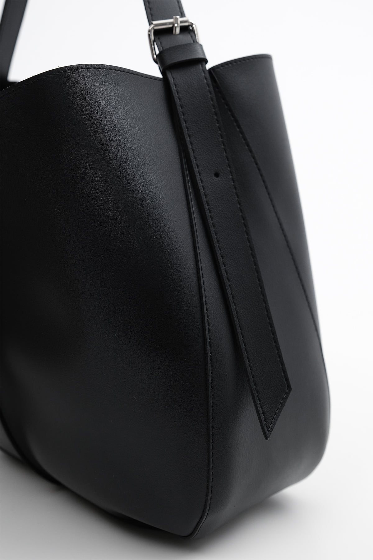 Black_Belt-Detail-Handbag-And-Shoulder-Bag-addax