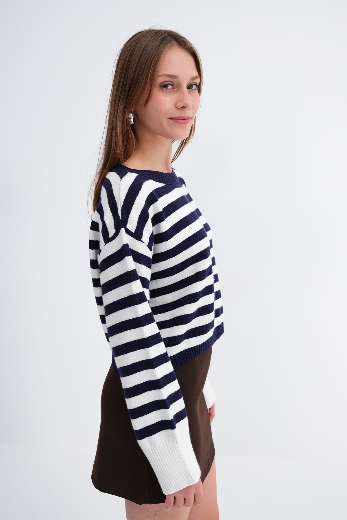 Night-Blue---Ecru_Striped-Knit-Jumper-addax