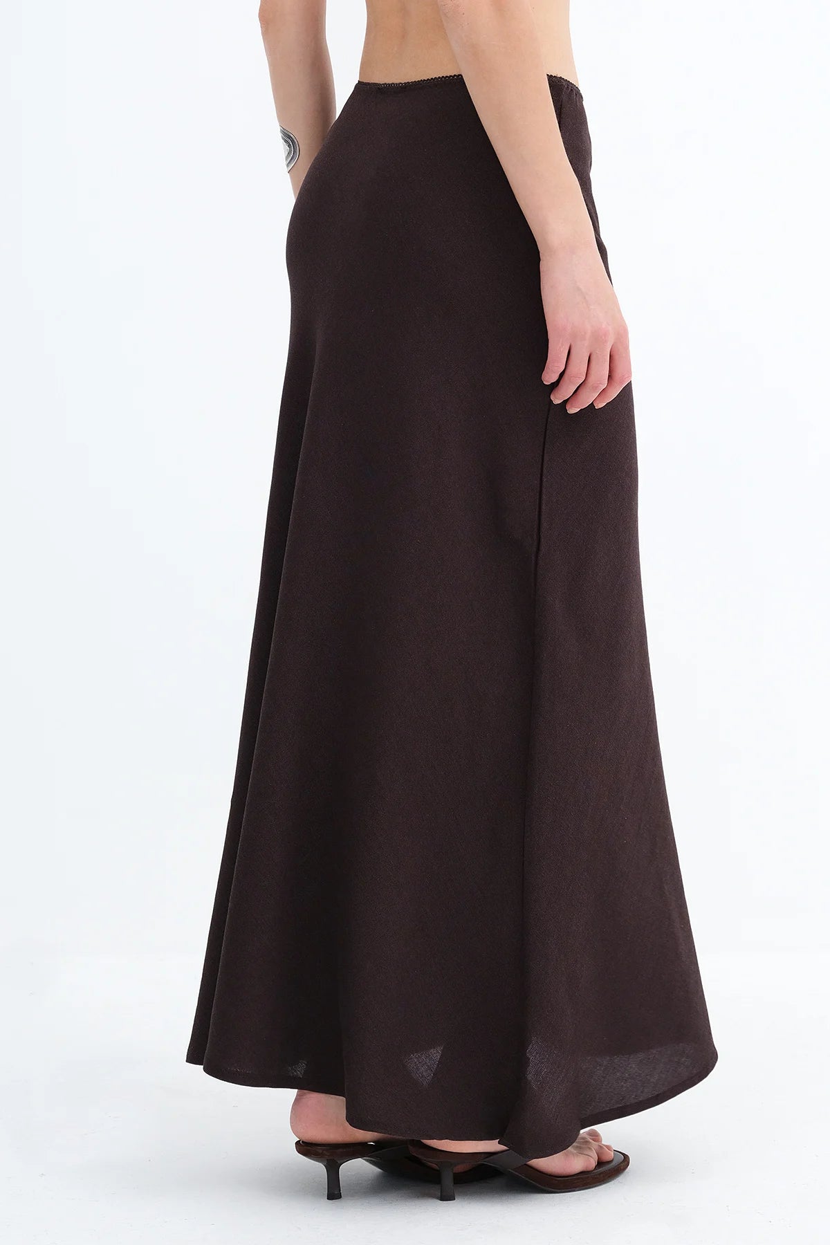 Bitter-Coffee_Linen-Blend-Long-Skirt-addax