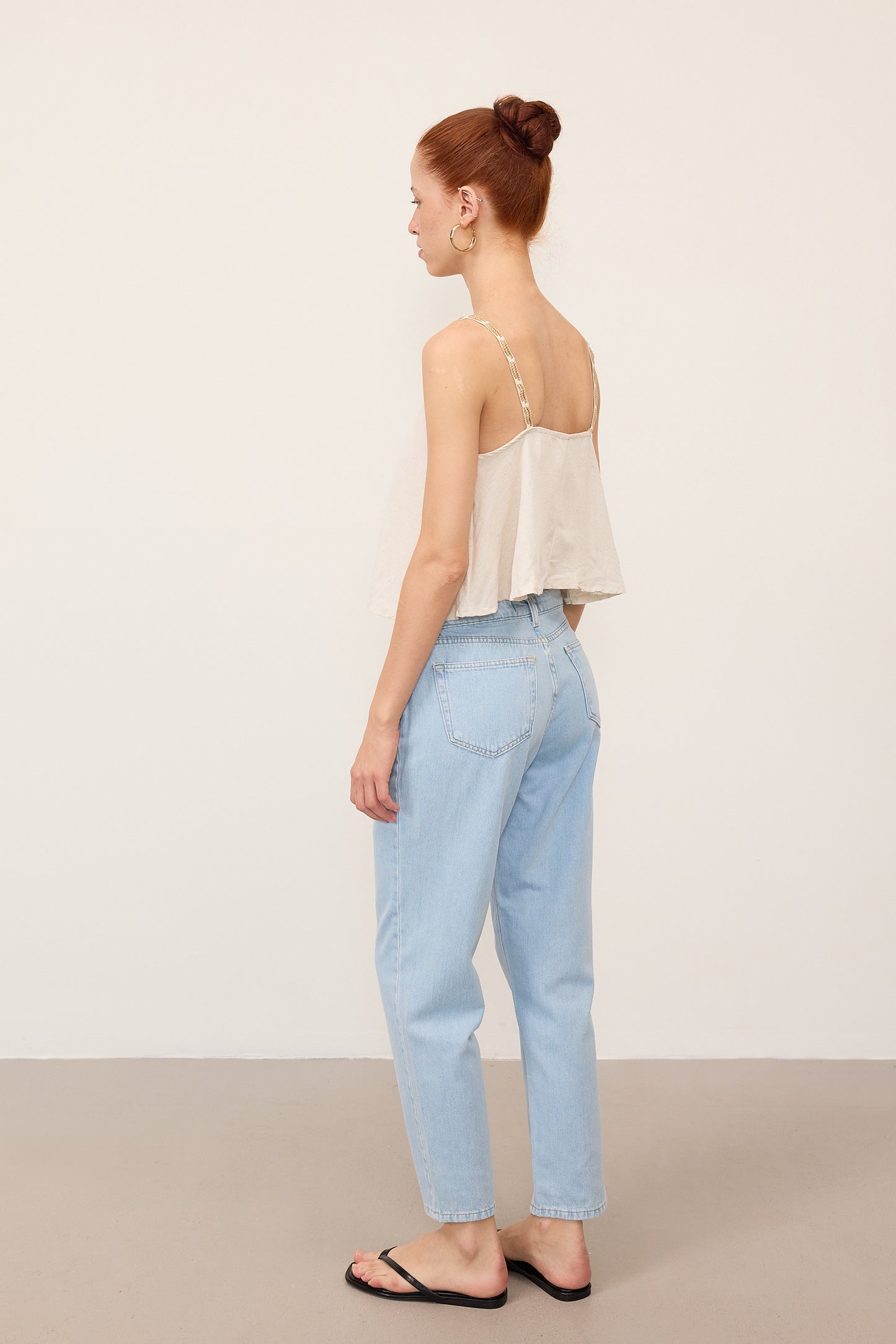 Light-Blue_Mom-Fit-Jeans-addax