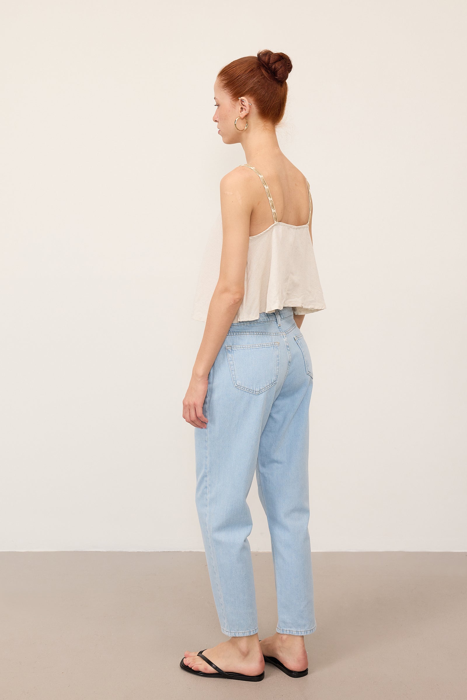 Light-Blue_Mom-Fit-Jeans-addax