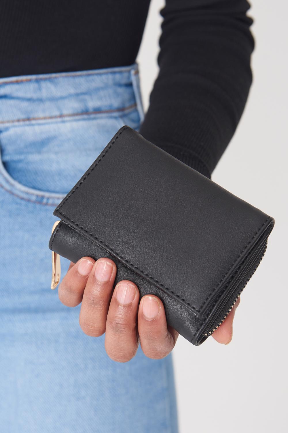 Black_Zippered-Wallet-addax