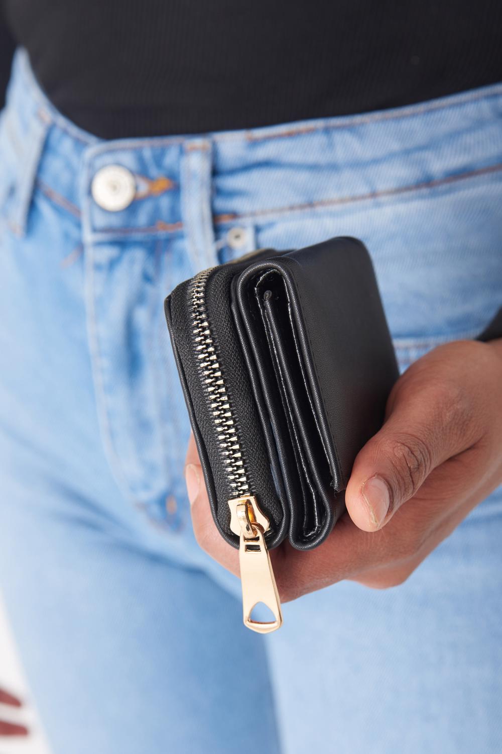 Black_Zippered-Wallet-addax
