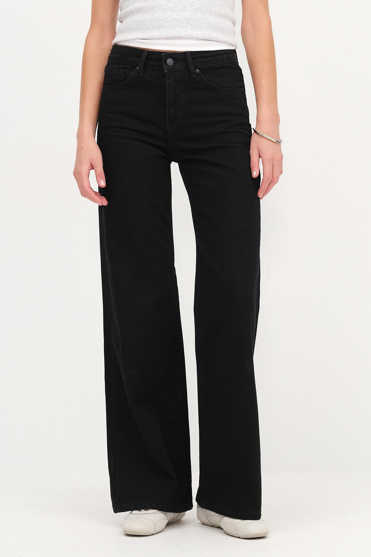 Black_High-Waist-Jeans-With-Wide-Leg-addax