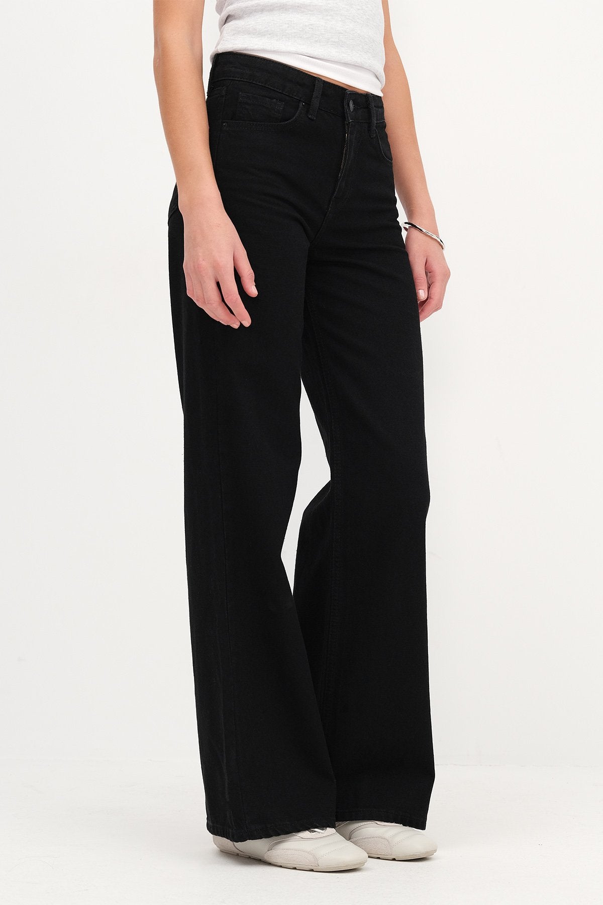 Black_High-Waist-Jeans-With-Wide-Leg-addax