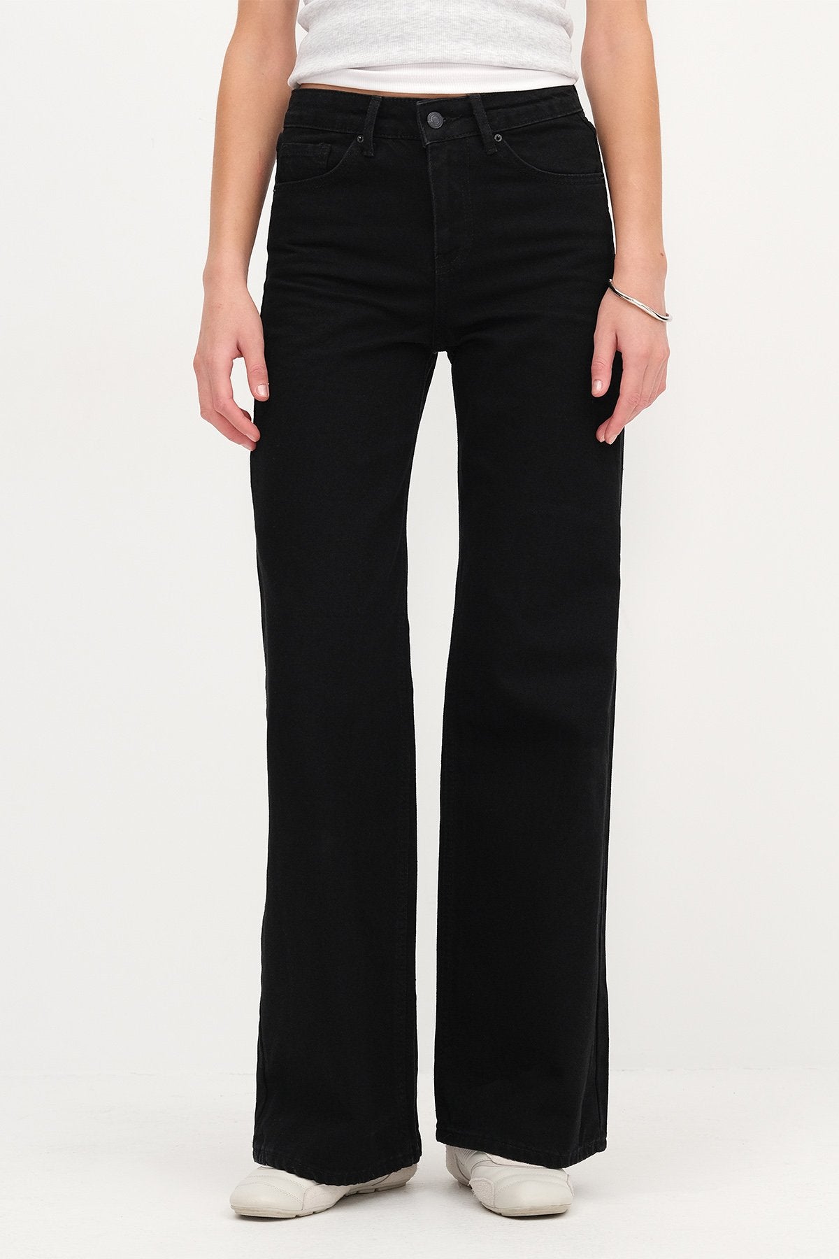 Black_High-Waist-Jeans-With-Wide-Leg-addax