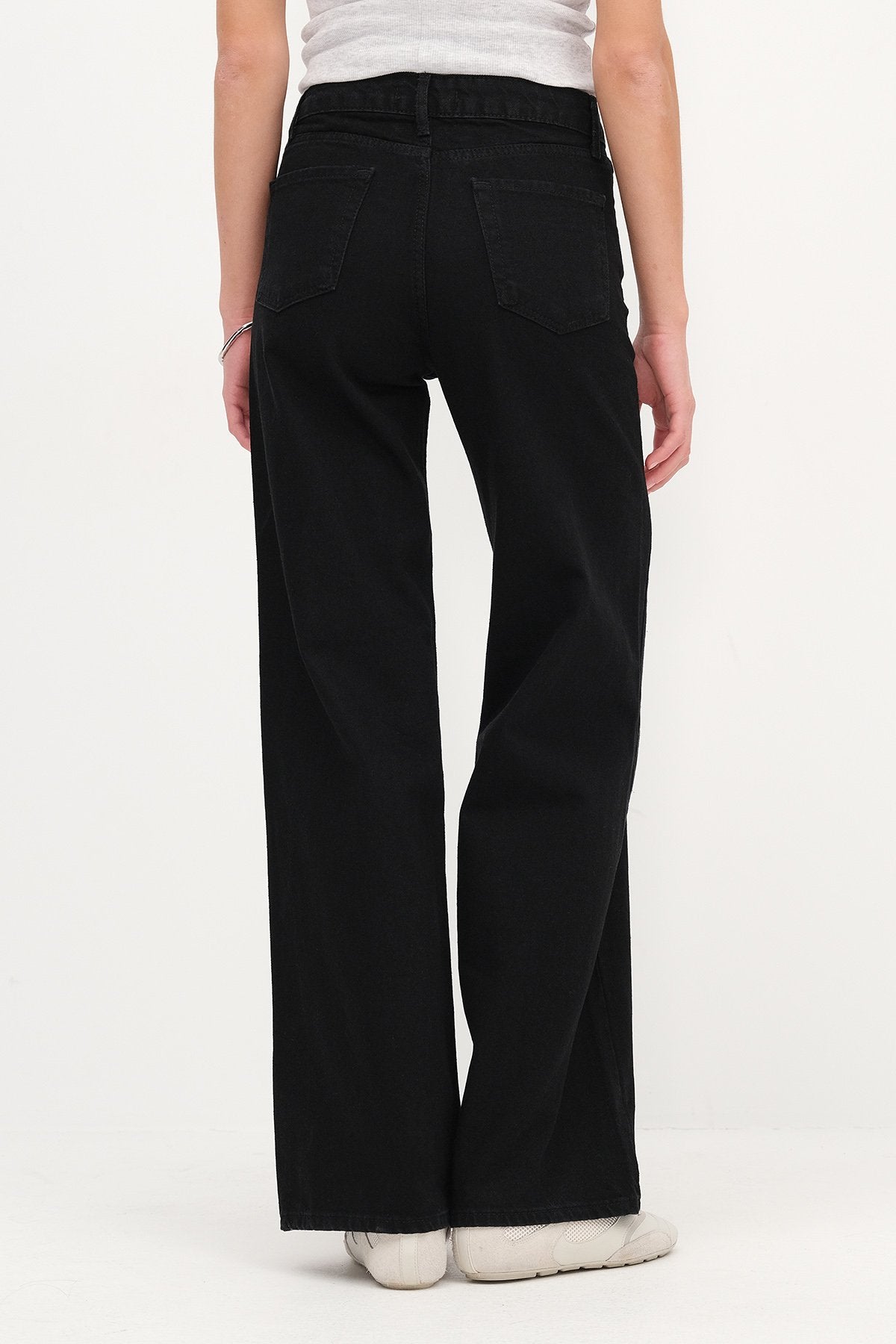 Black_High-Waist-Jeans-With-Wide-Leg-addax