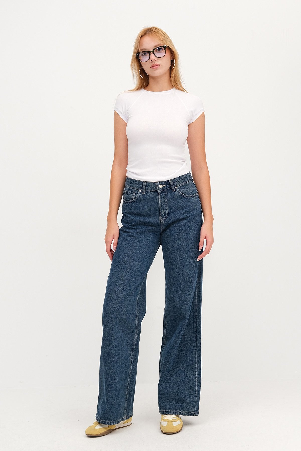 Tint_High-Waist-Jeans-With-Wide-Leg-addax
