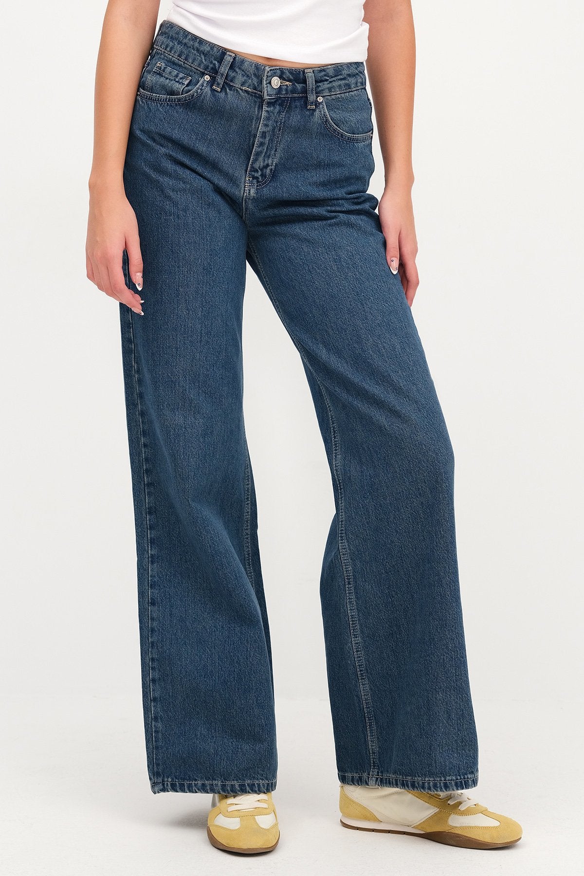 Tint_High-Waist-Jeans-With-Wide-Leg-addax