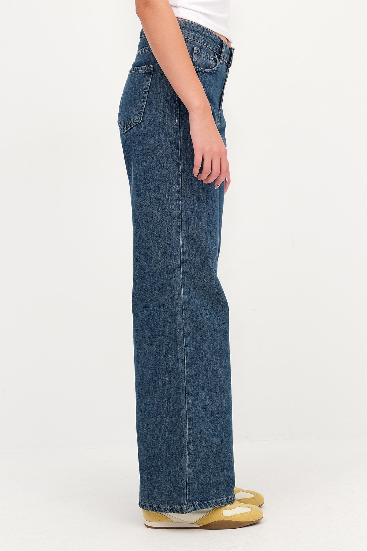 Tint_High-Waist-Jeans-With-Wide-Leg-addax