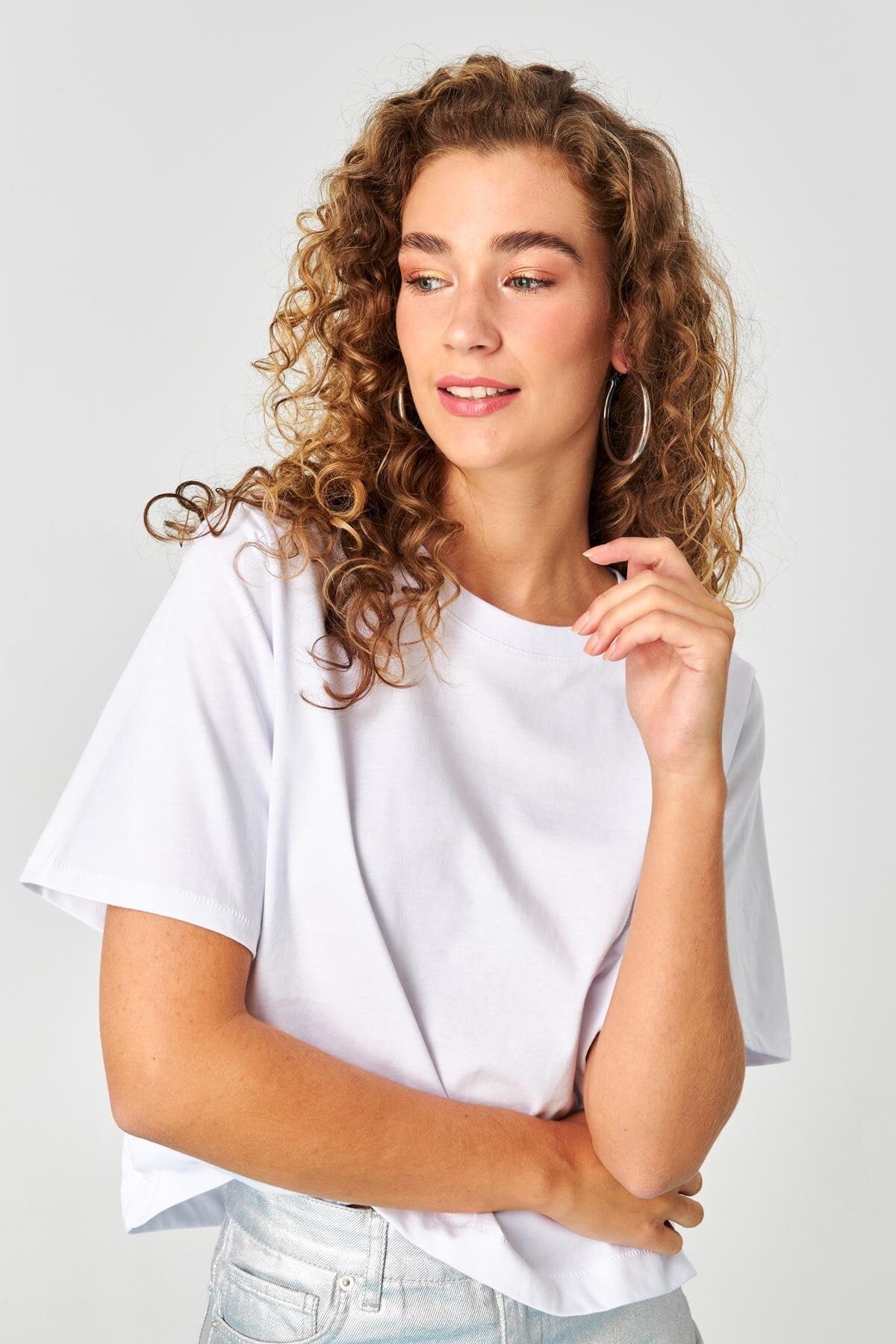 White_Crew-Neck-Basic-T-shirt-addax