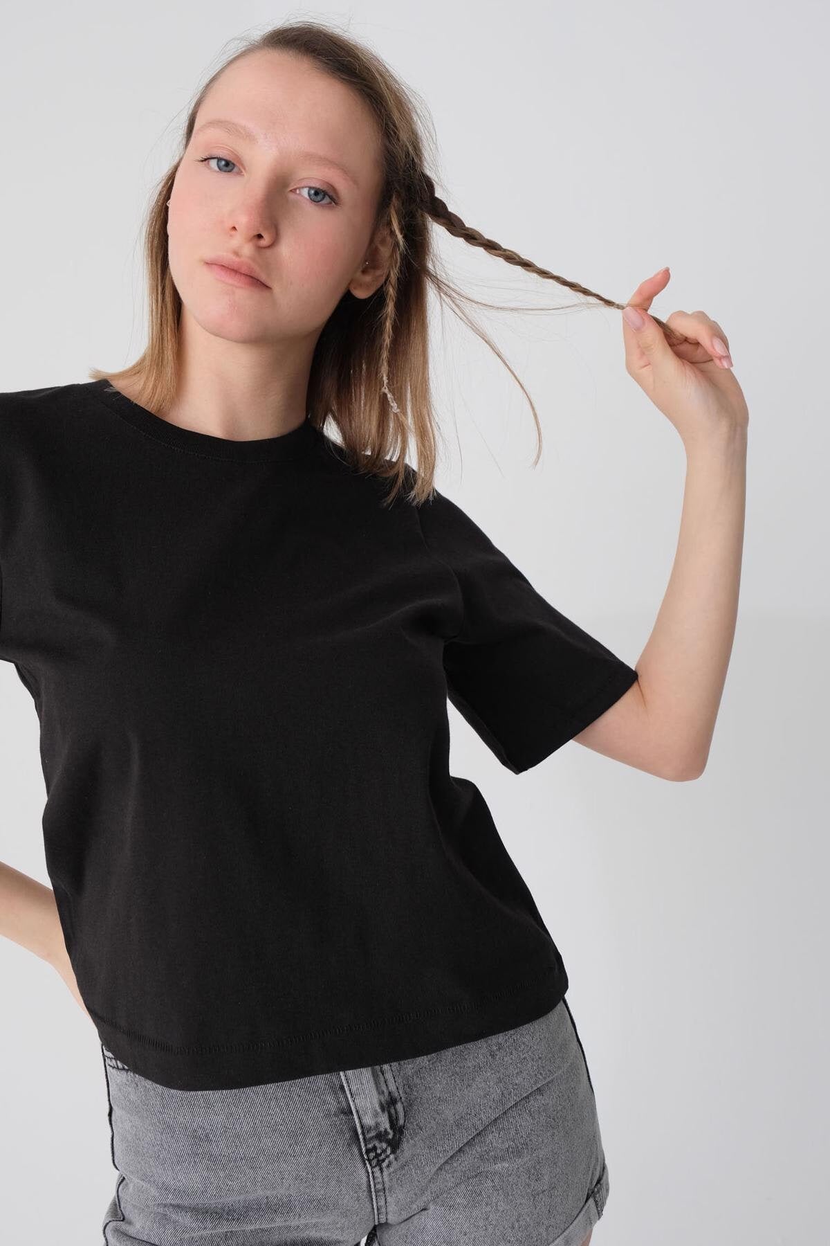 Black_Crew-Neck-Basic-T-shirt-addax