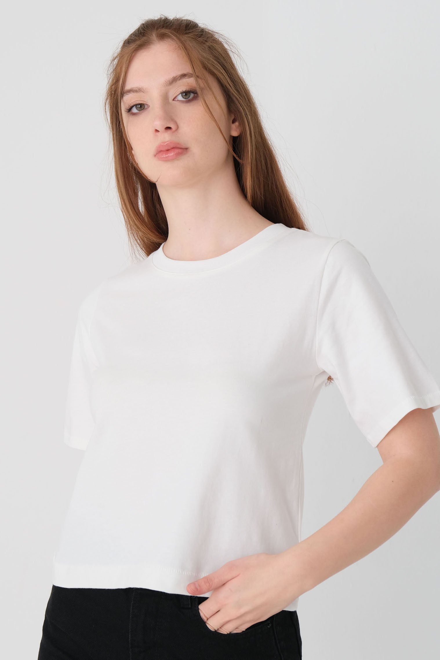Ecru_Crew-Neck-Basic-T-shirt-addax