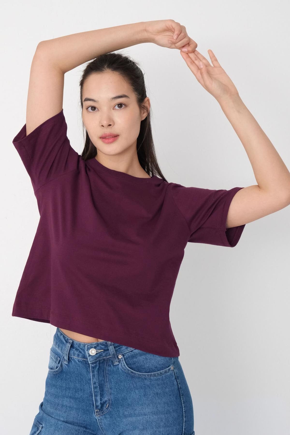 Cherry_Crew-Neck-Basic-T-shirt-addax