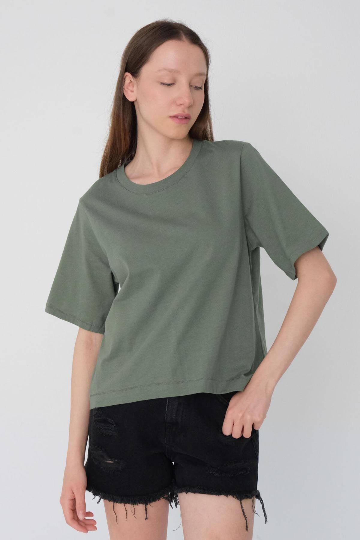 Oil-Green_Crew-Neck-Basic-T-shirt-addax