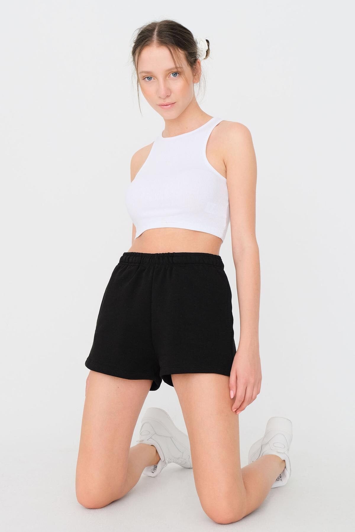 Black_Elastic-Waist-Shorts-With-Pocket-addax