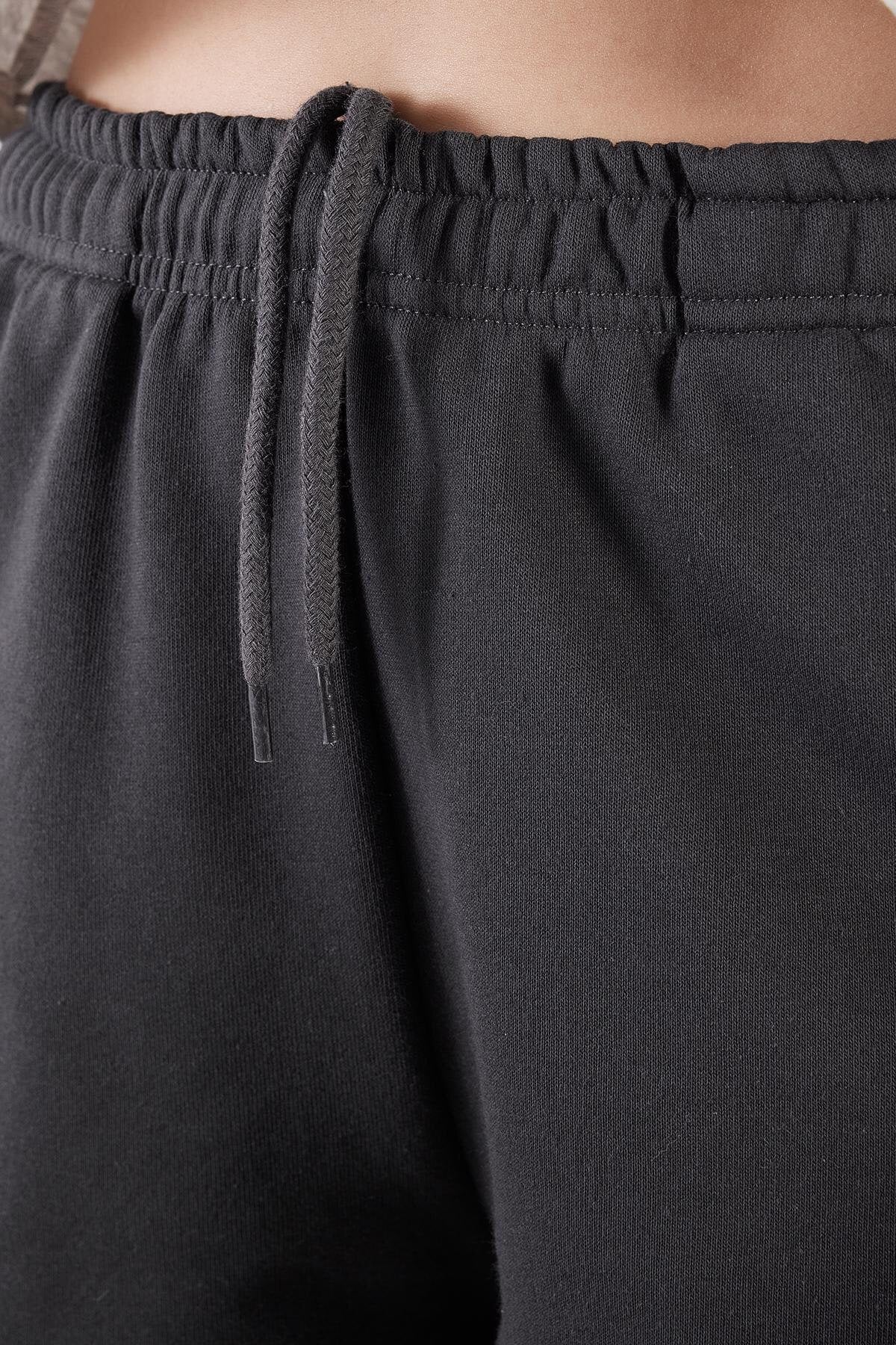 Charcoal_Elastic-Waist-Shorts-With-Pocket-addax