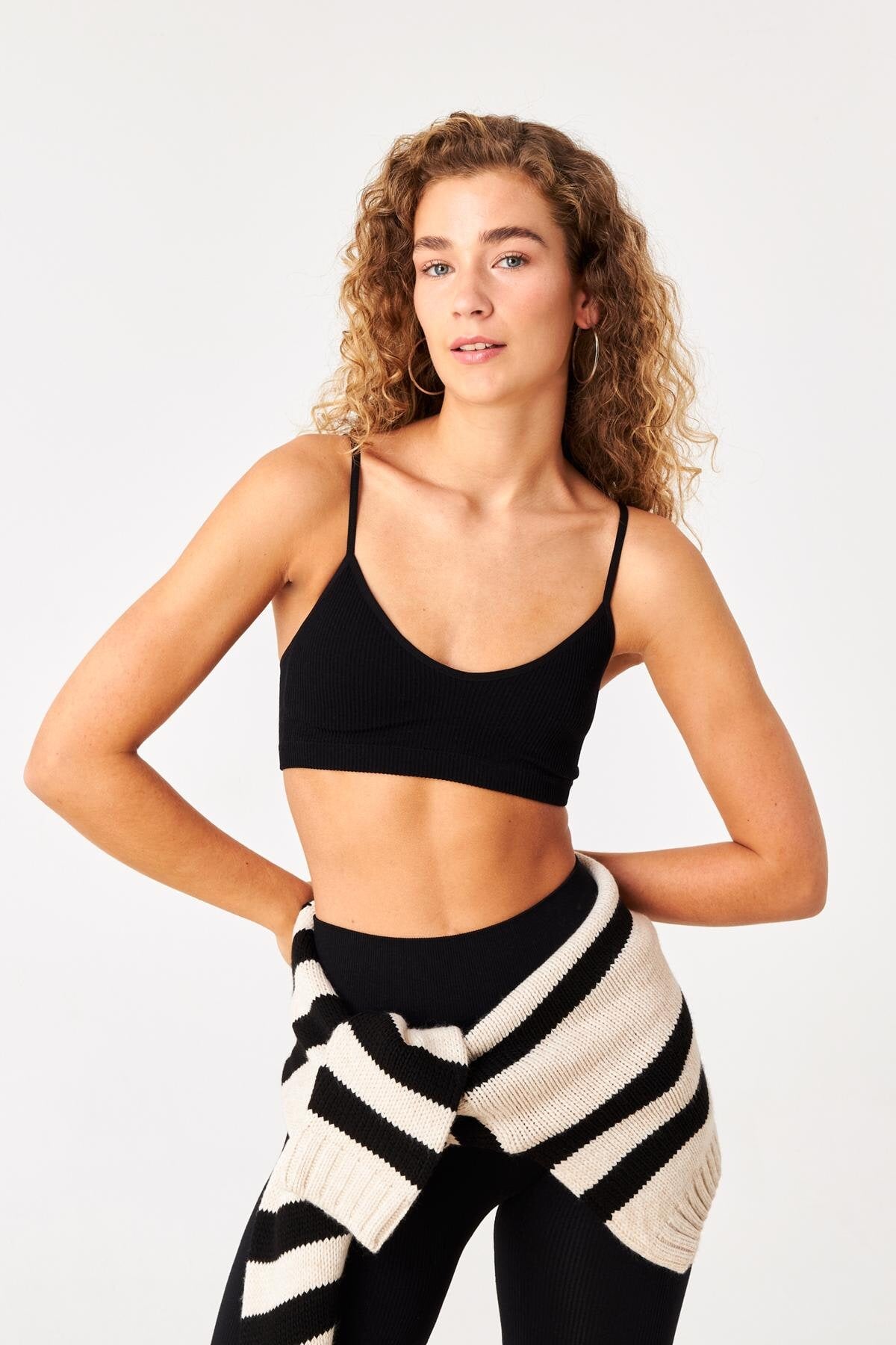 Black_Padded-Seamless-Top-addax