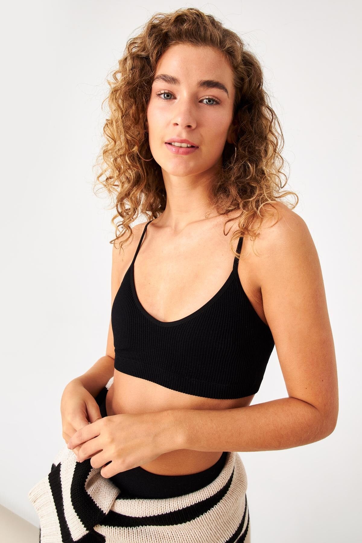 Black_Padded-Seamless-Top-addax