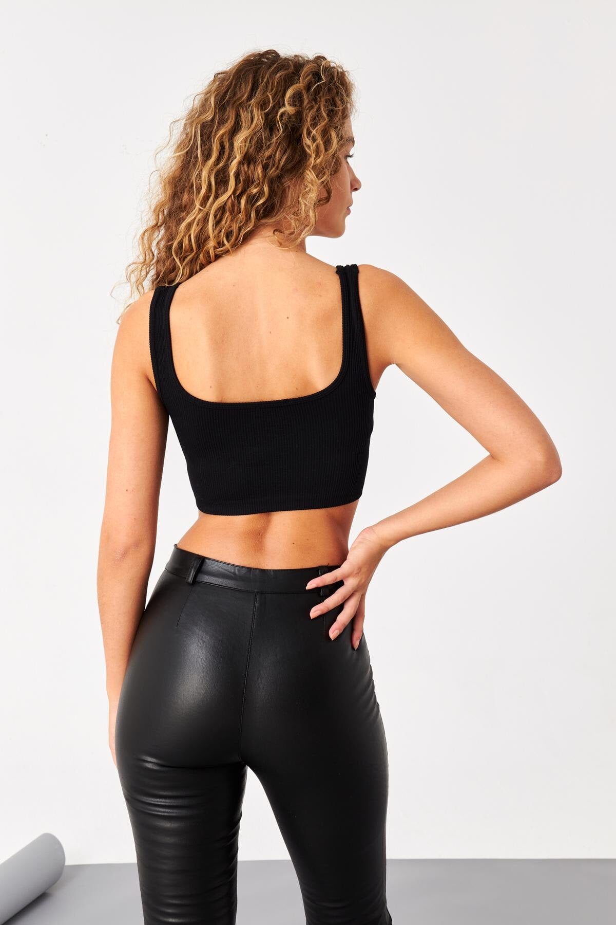 Black_Square-Neck-Seamless-Tank-Top-addax