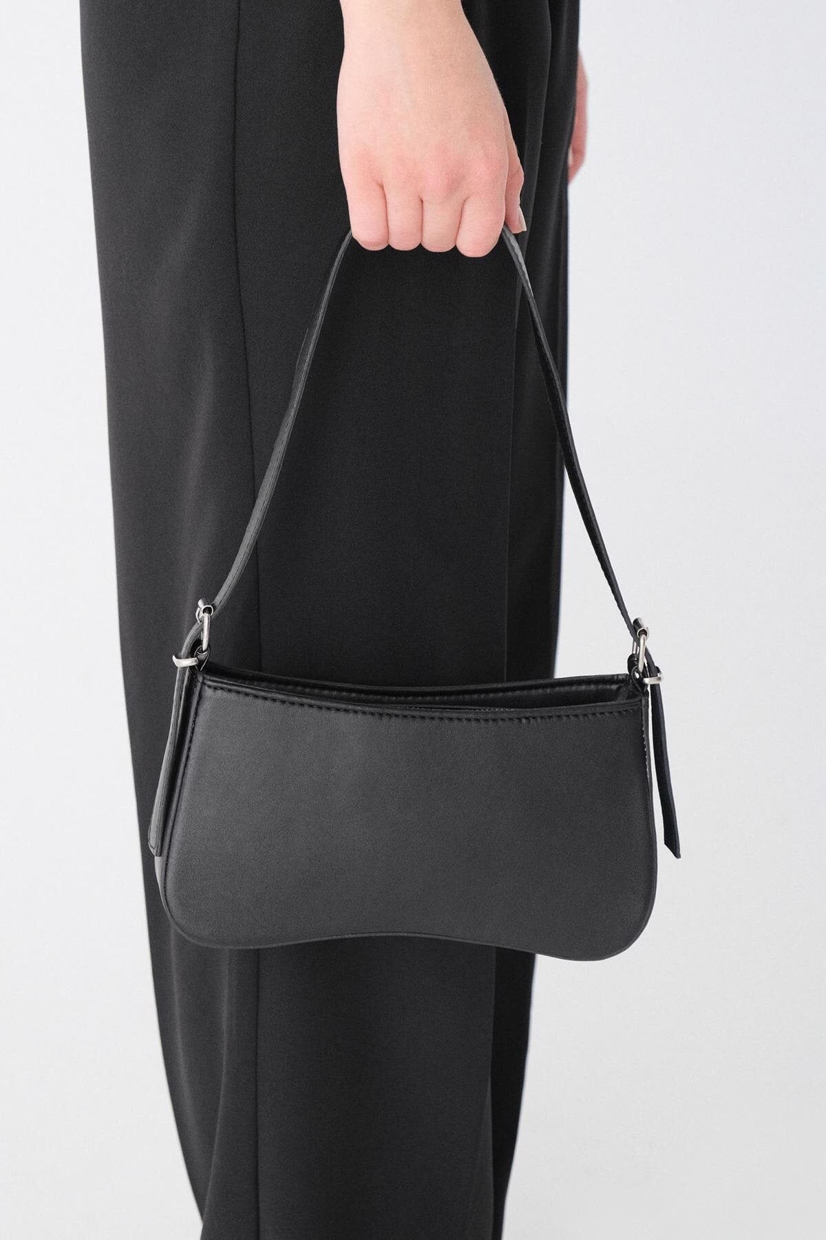 Black_Shoulder-Bag-addax
