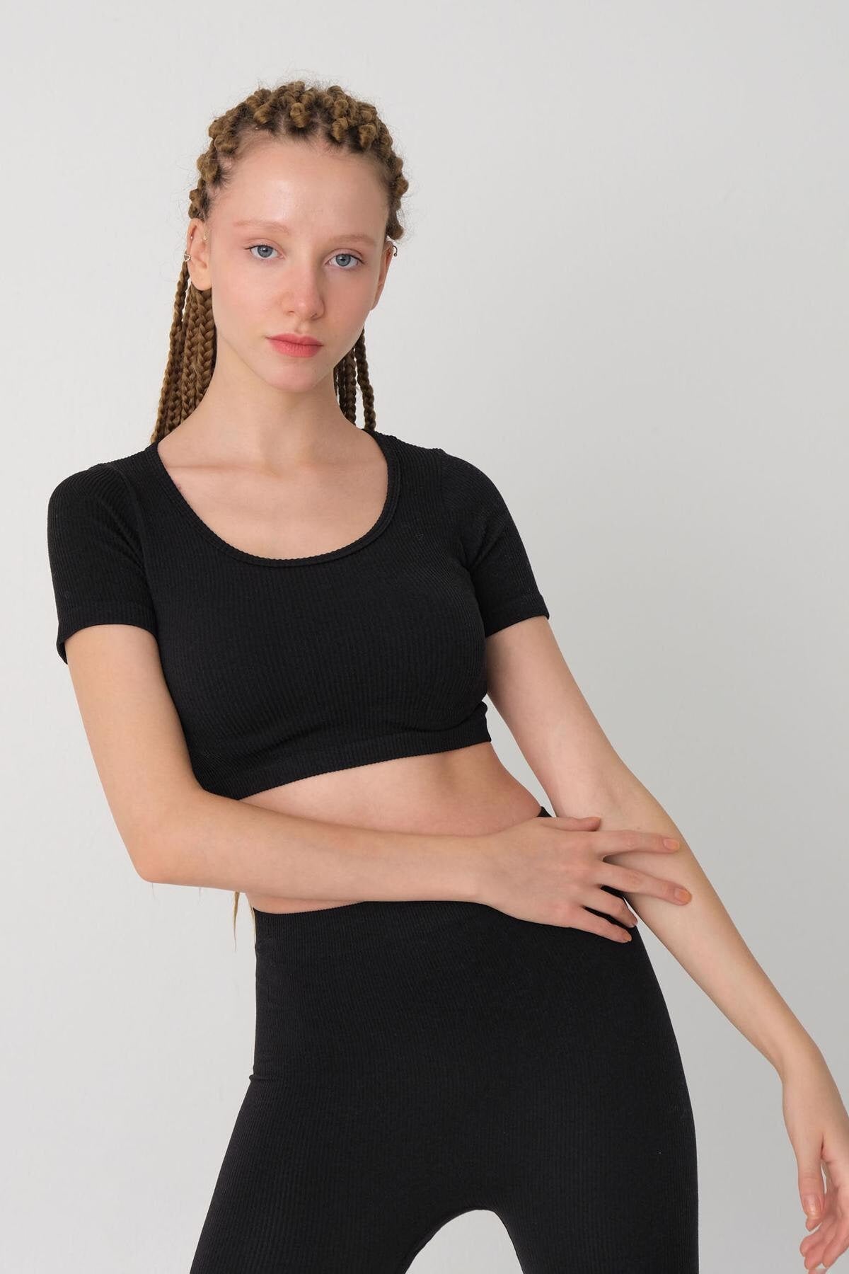 Black_Seamless-Blouse-addax