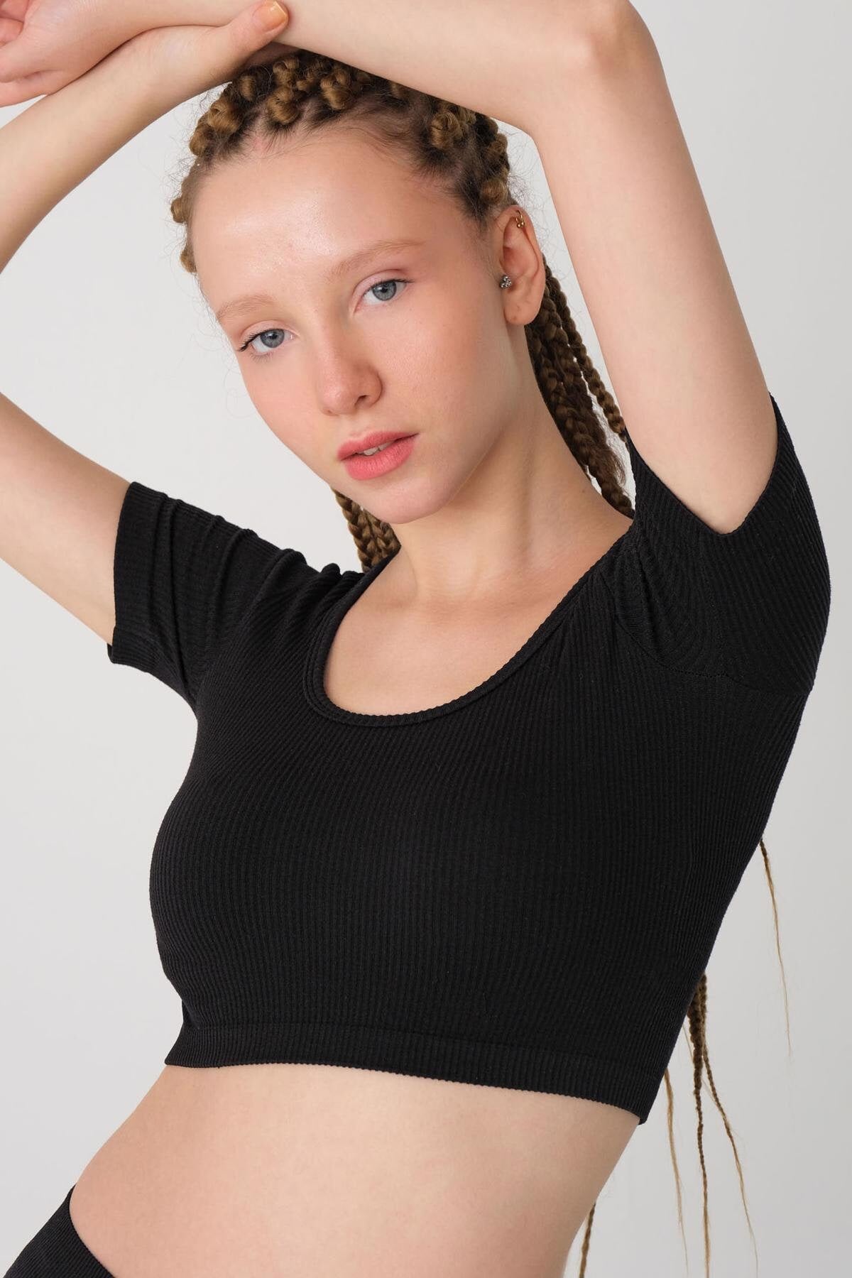 Black_Seamless-Blouse-addax