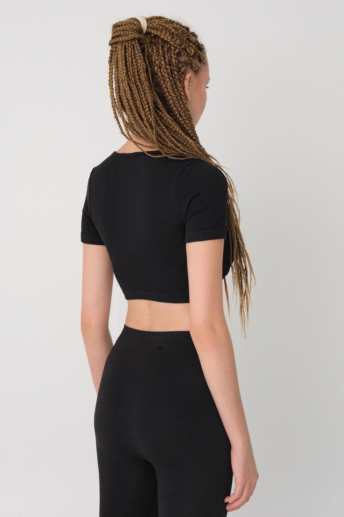 Black_Seamless-Blouse-addax