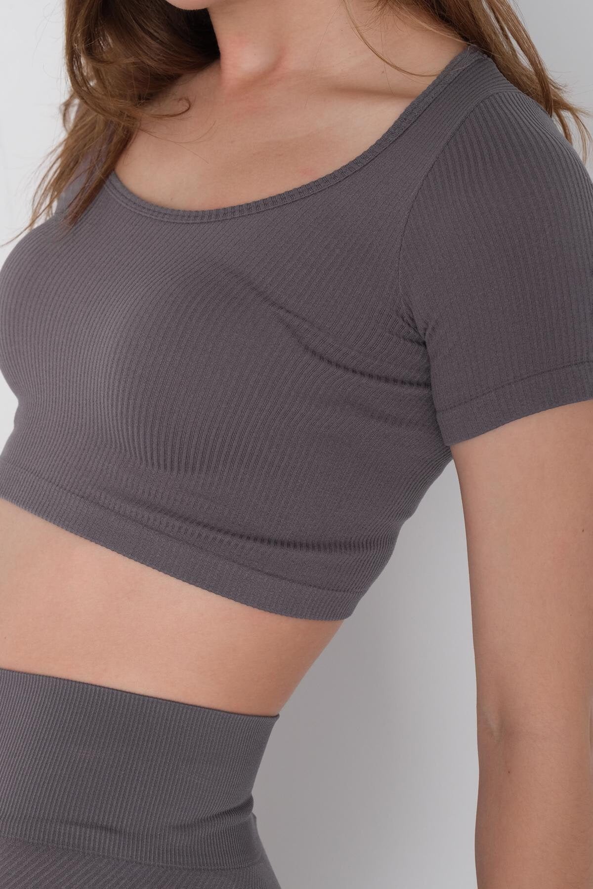 Charcoal_Seamless-Blouse-addax