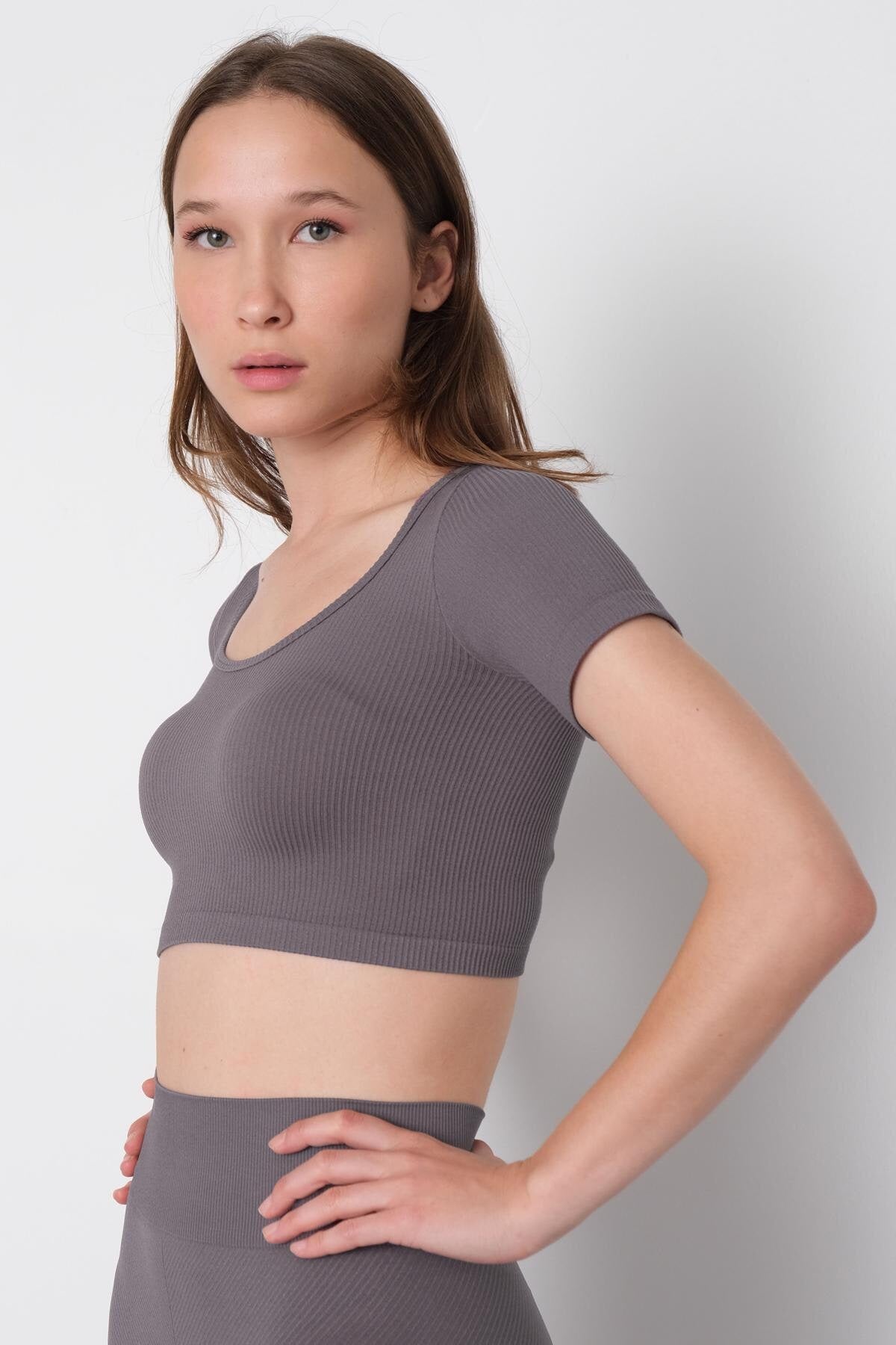 Charcoal_Seamless-Blouse-addax