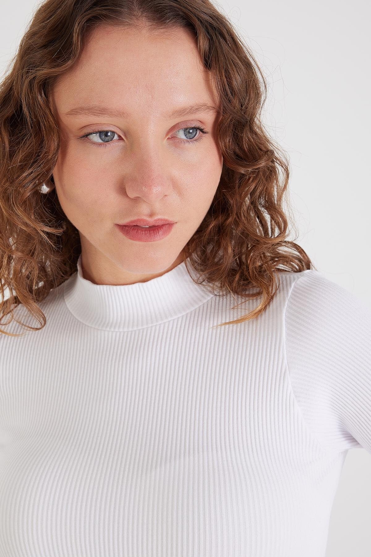 White_Long-Sleeve-Seamless-Crop-Top-addax