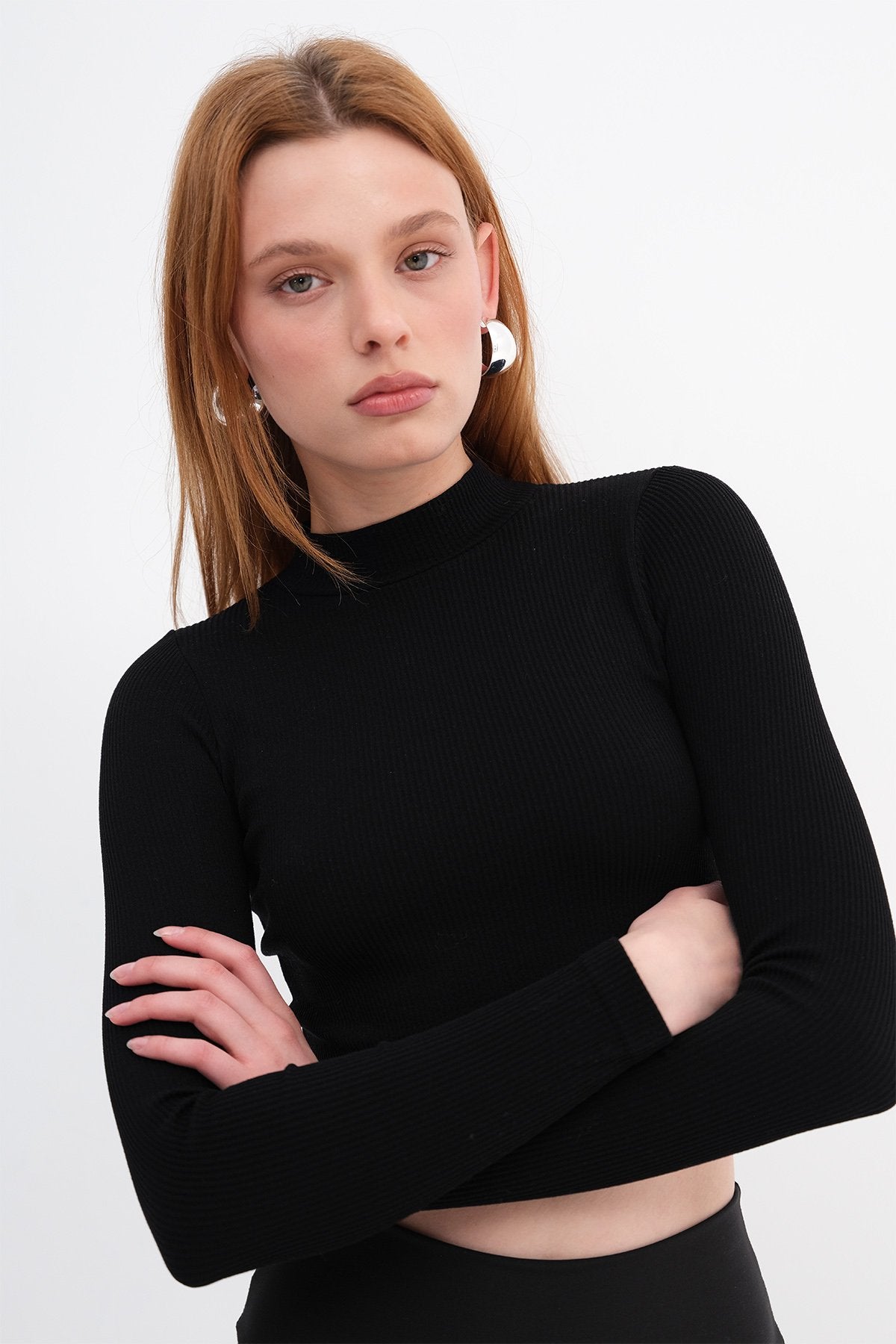 Black_Long-Sleeve-Seamless-Crop-Top-addax