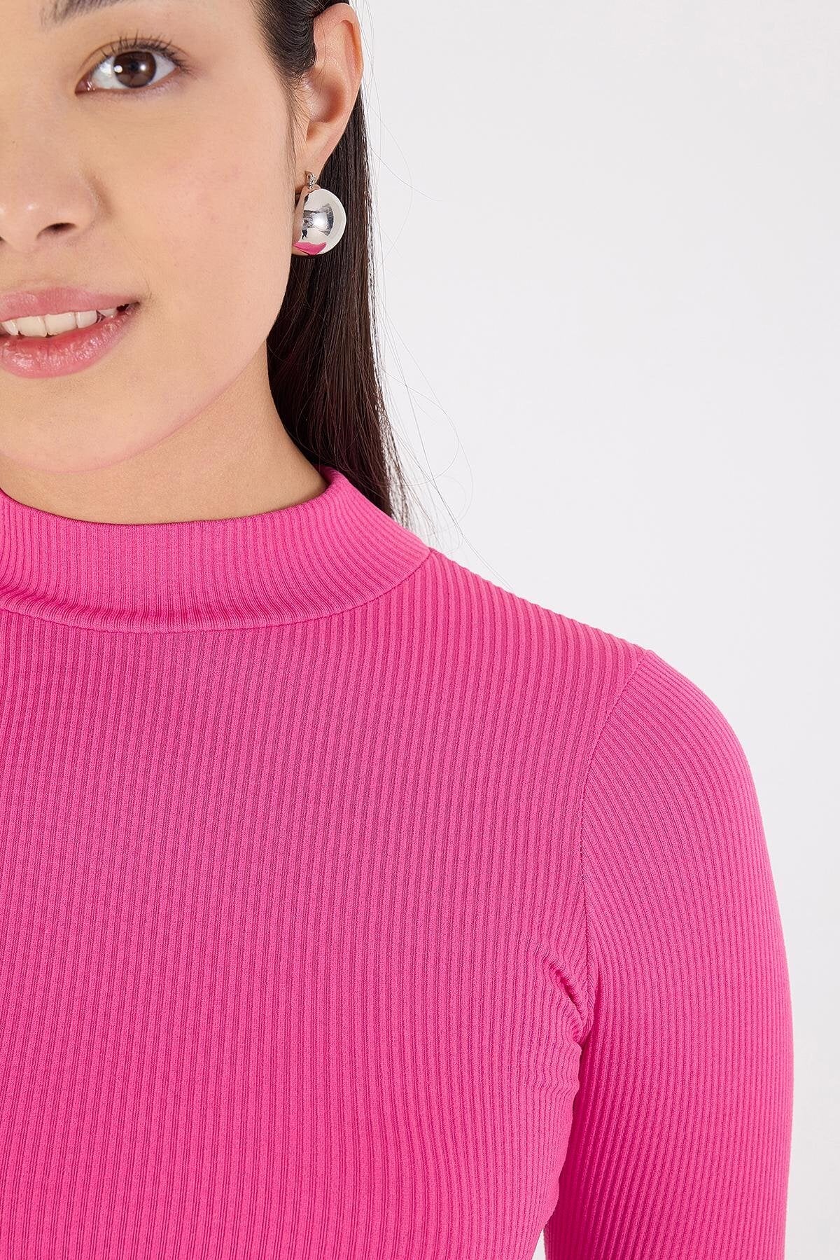 Fuchsia_Long-Sleeve-Seamless-Crop-Top-addax