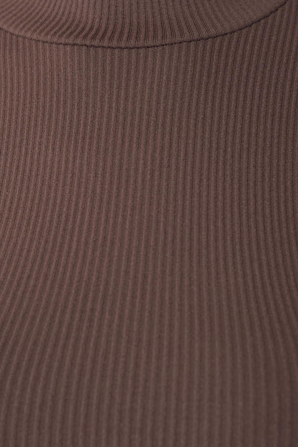 Dark-Brown_Long-Sleeve-Seamless-Crop-Top-addax