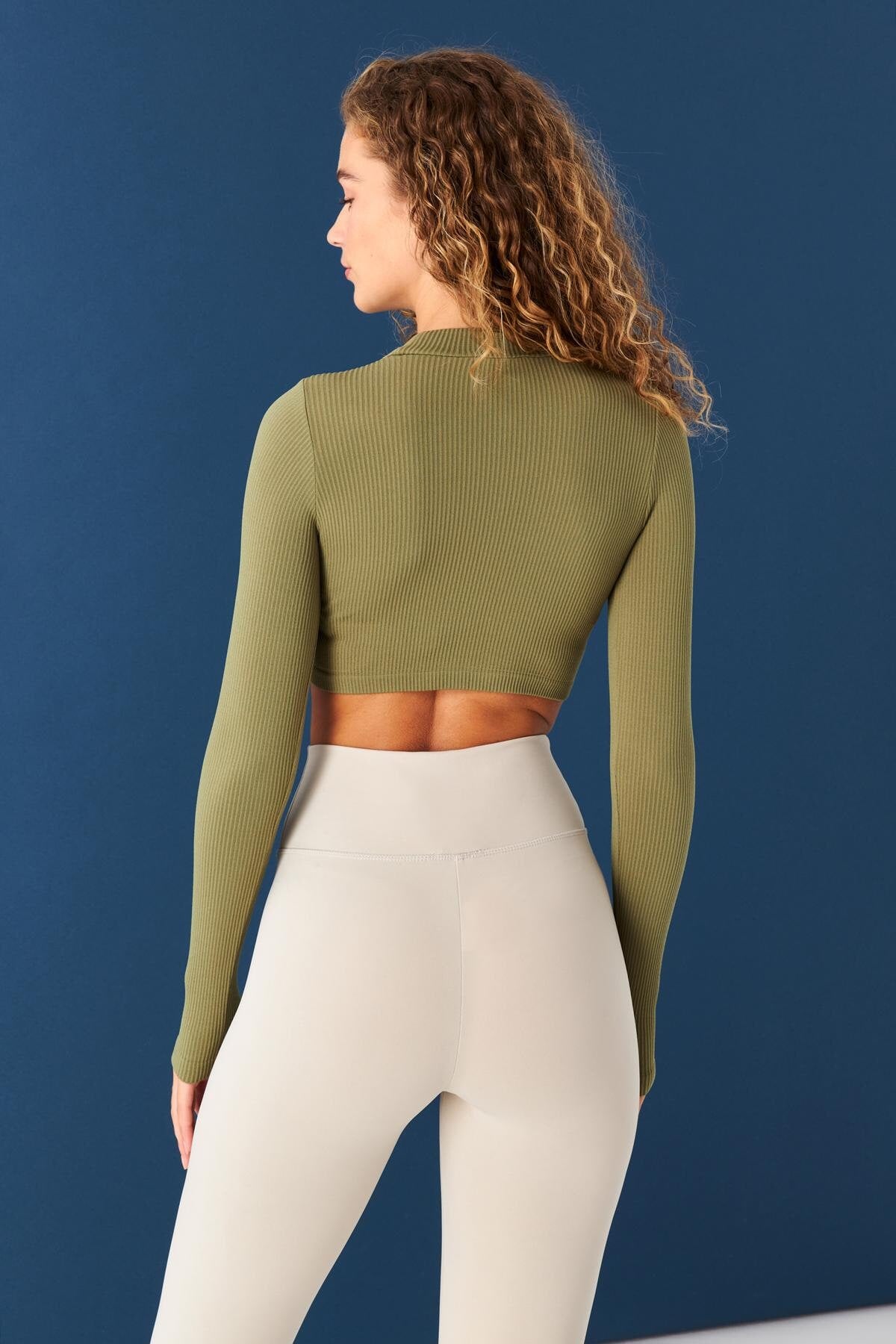 Olivie-Green_Long-Sleeve-Seamless-Crop-Top-addax