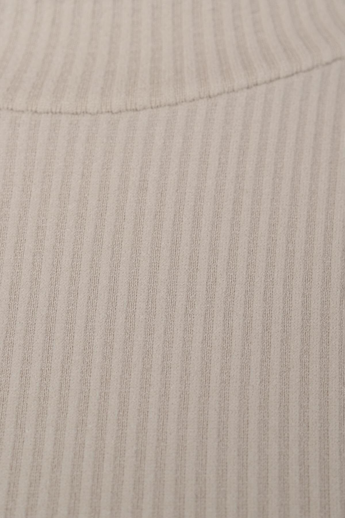 Stone_Seamless-T-Shirt-addax