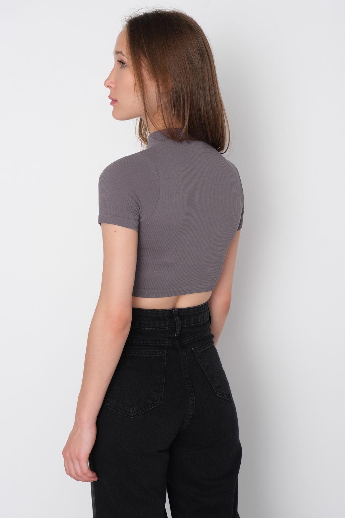 Charcoal_Seamless-T-Shirt-addax