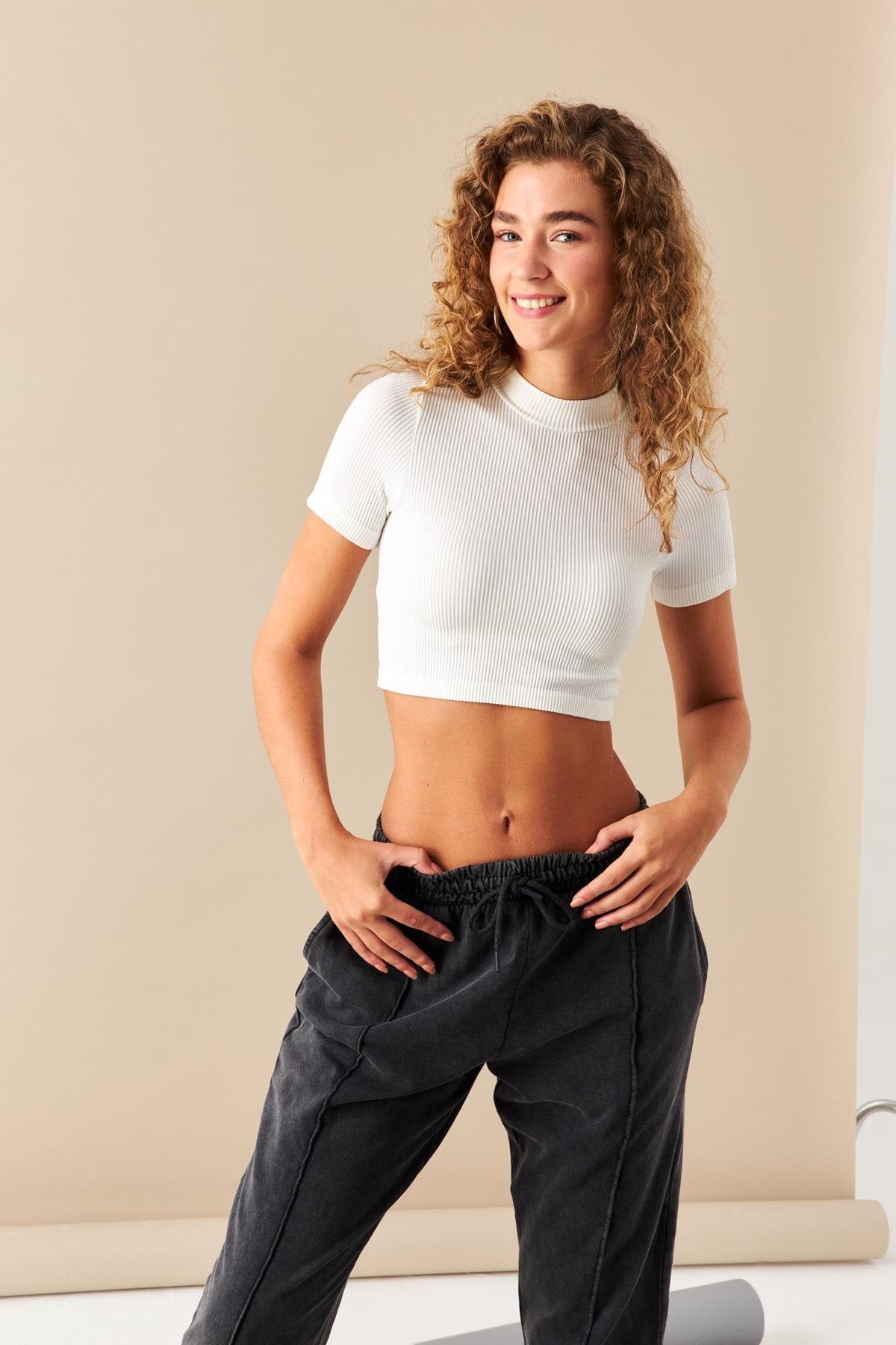 Ecru_Seamless-T-Shirt-addax