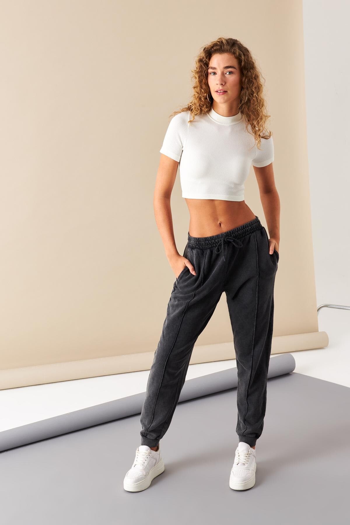 Ecru_Seamless-T-Shirt-addax