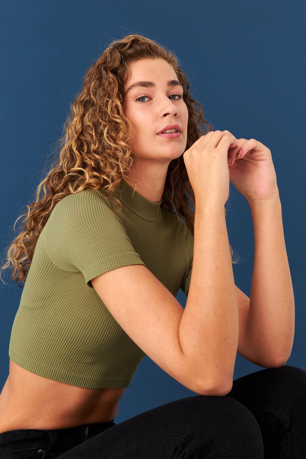Olivie-Green_Seamless-T-Shirt-addax